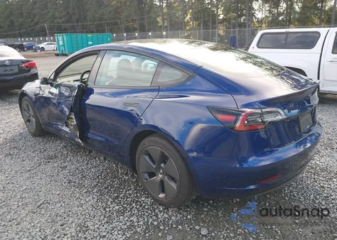 2022 Tesla Model 3 Long Range Dual Motor All-Wheel Drive z USA, uszkodzony, nr VIN 5YJ3E1EB7NF243053